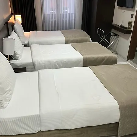 Mays Hotell 4*