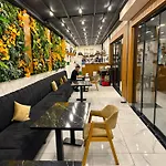 Mays Hotel